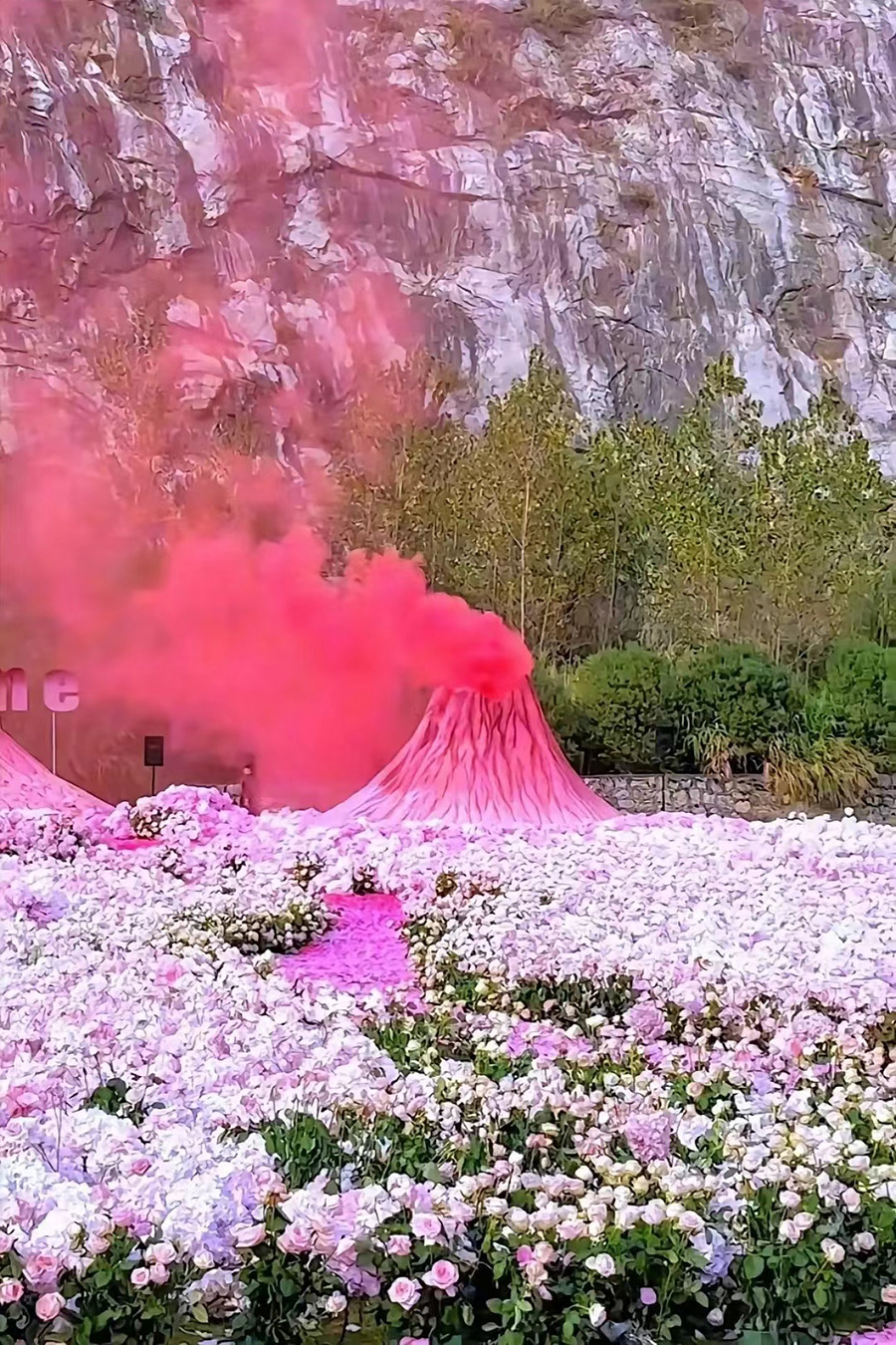 网红粉色火山